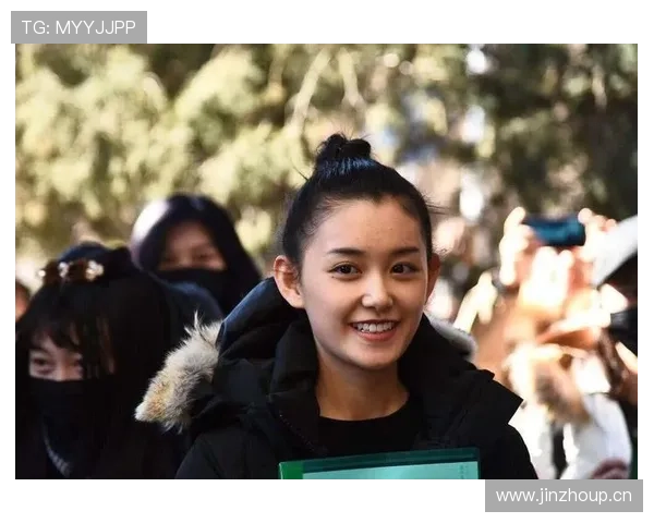 余依婷居然这样玩儿，大家平时都不知道她生活有多炸裂！