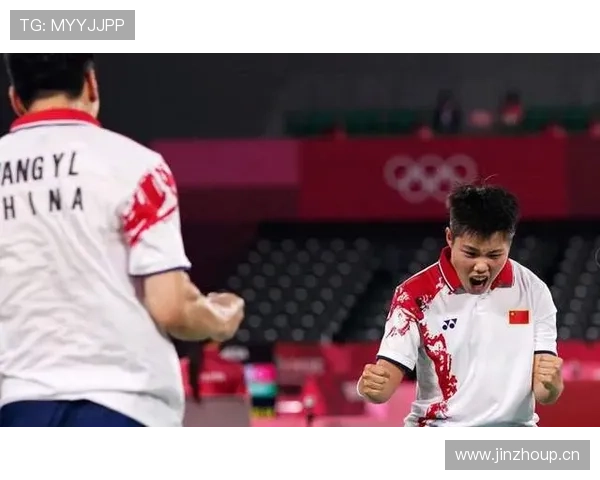 如果黄东萍把金牌和夜市小吃放同一张图，吃瓜的人会先盯哪样