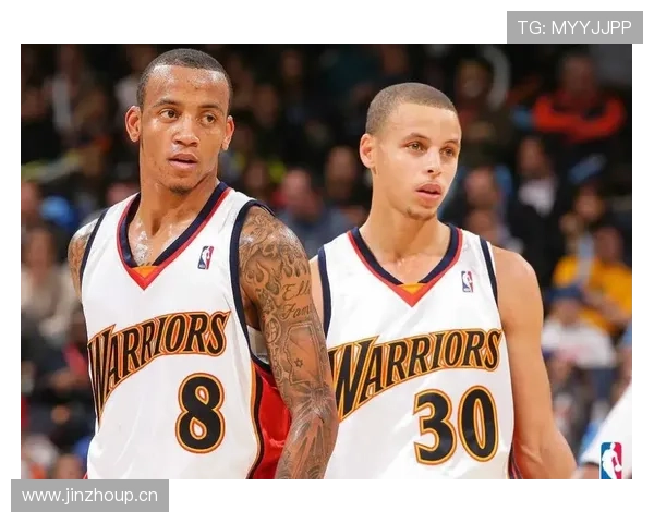 斯蒂芬·库里拿着亿万合同回家像个抢遥控器的邻居大叔，反差绝了