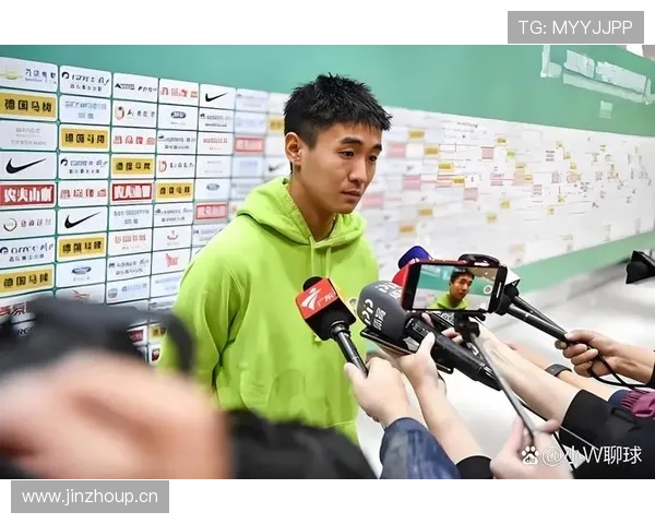 韦世豪私下喝的水都比我的工资贵
